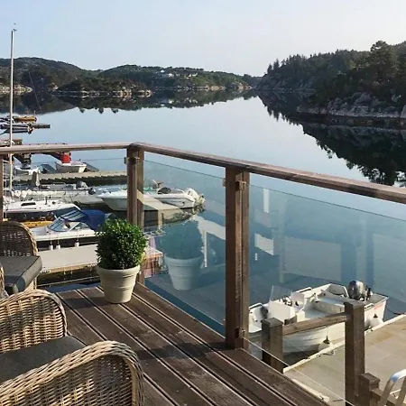 8 Person In Urangsv G Holiday home