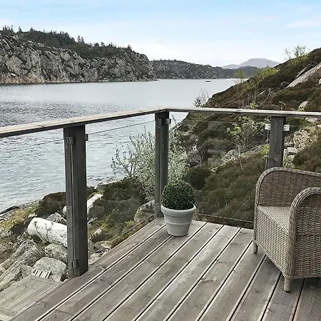 Сasa de vacaciones 8 Person In Urangsvag