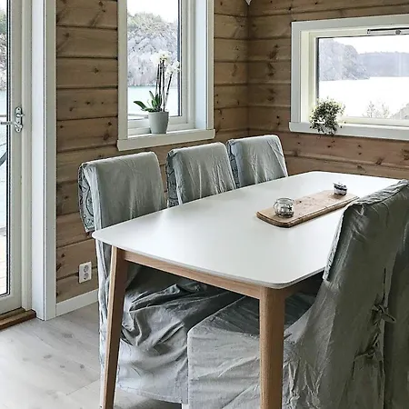 Сasa de vacaciones 8 Person In Urangsvag *