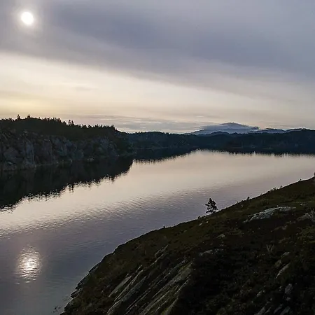 8 Person In Urangsvag *