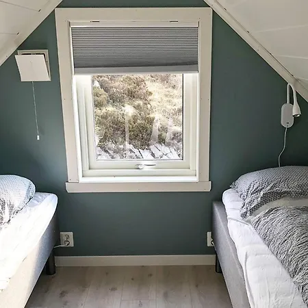 8 Person In Urangsvag