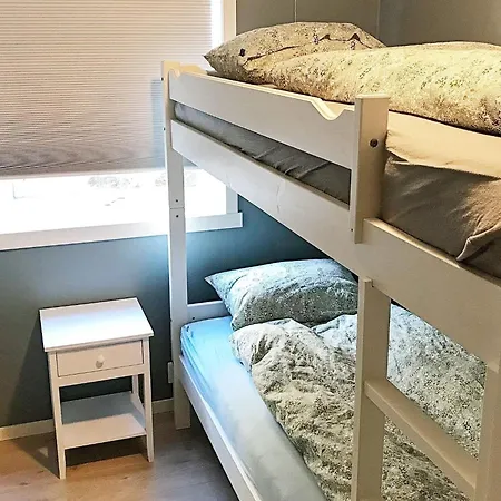 Сasa de vacaciones 8 Person In Urangsvag