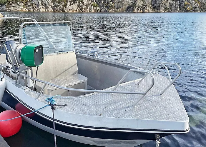 8 Person In Urangsvag