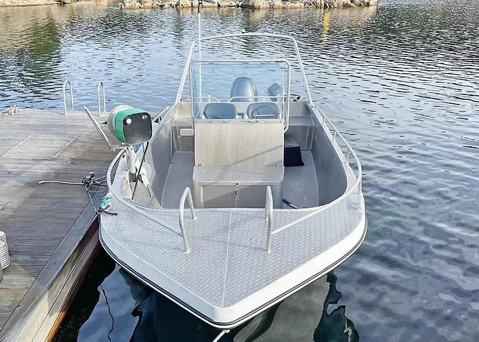 8 Person In Urangsvag *